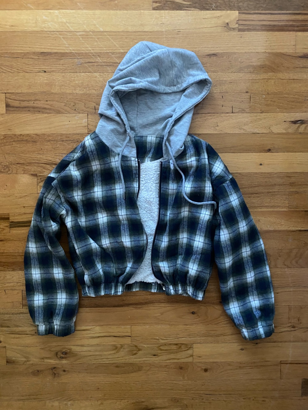 Woman’s cropped Hooded Sherpa-Lined Plaid Jacket - Green/Gray